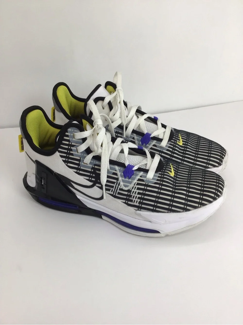 Nike Lebron Witness VI Basketball Sneakers White/Black/Perisan Violet Size 11